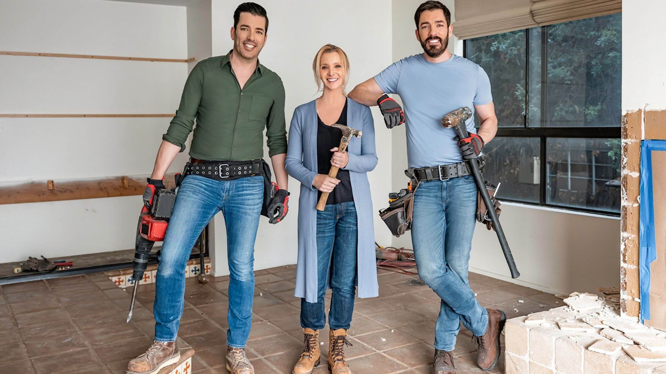 Celebrities Drew And Jonathan Scott Help Lisa Kudrow Turn Her Apartment Into A Pet-friendly Home.