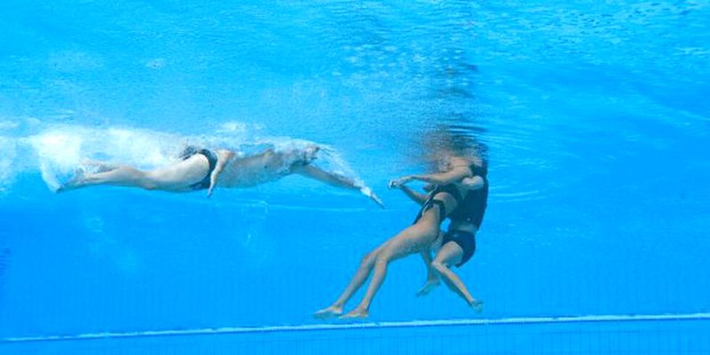 Andrea Fuentes Rescues Anita Alvarez In The Pool