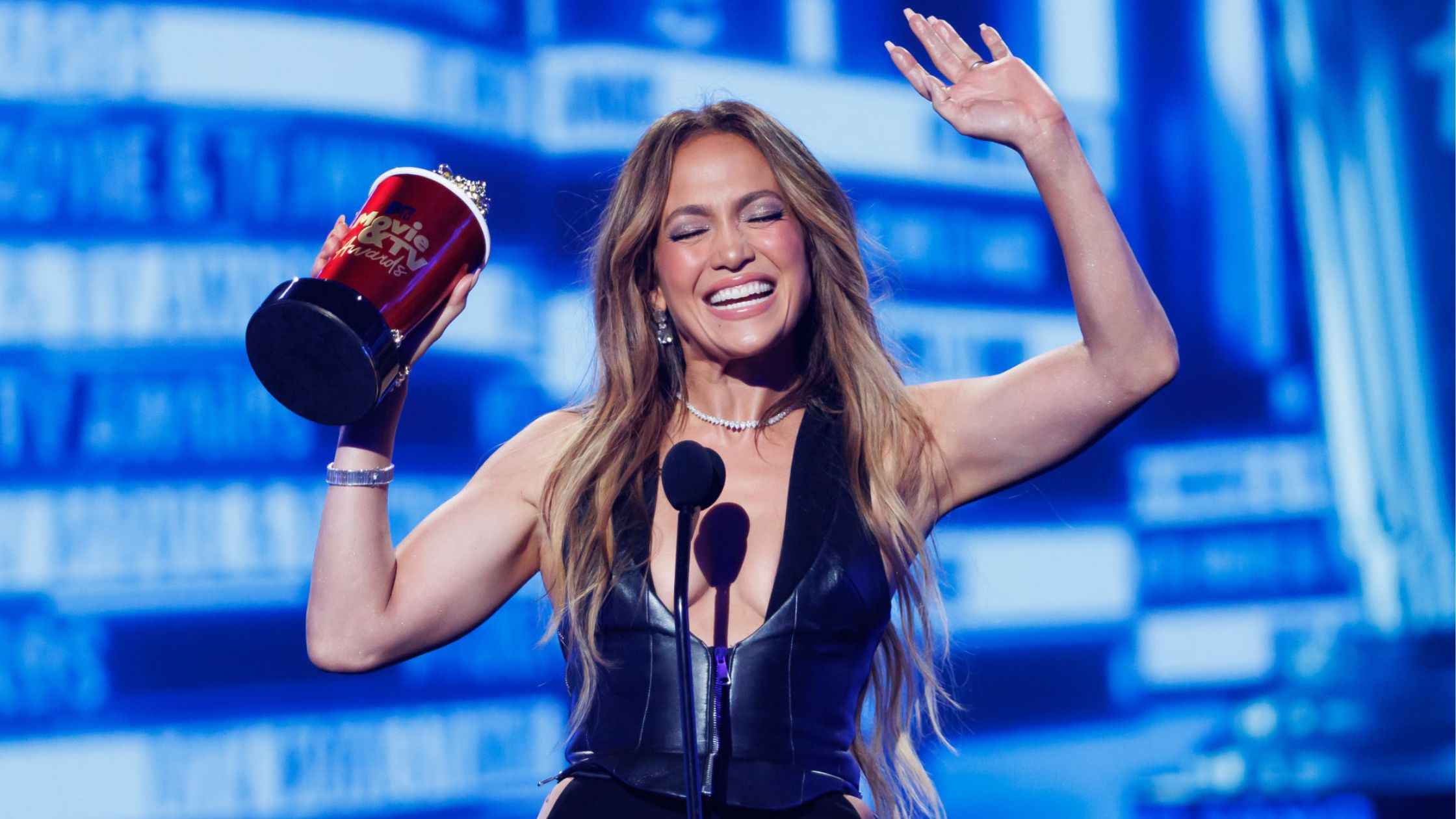 Jennifer Lopez Thanks Ben Affleck At MTV Movie & TV Awards