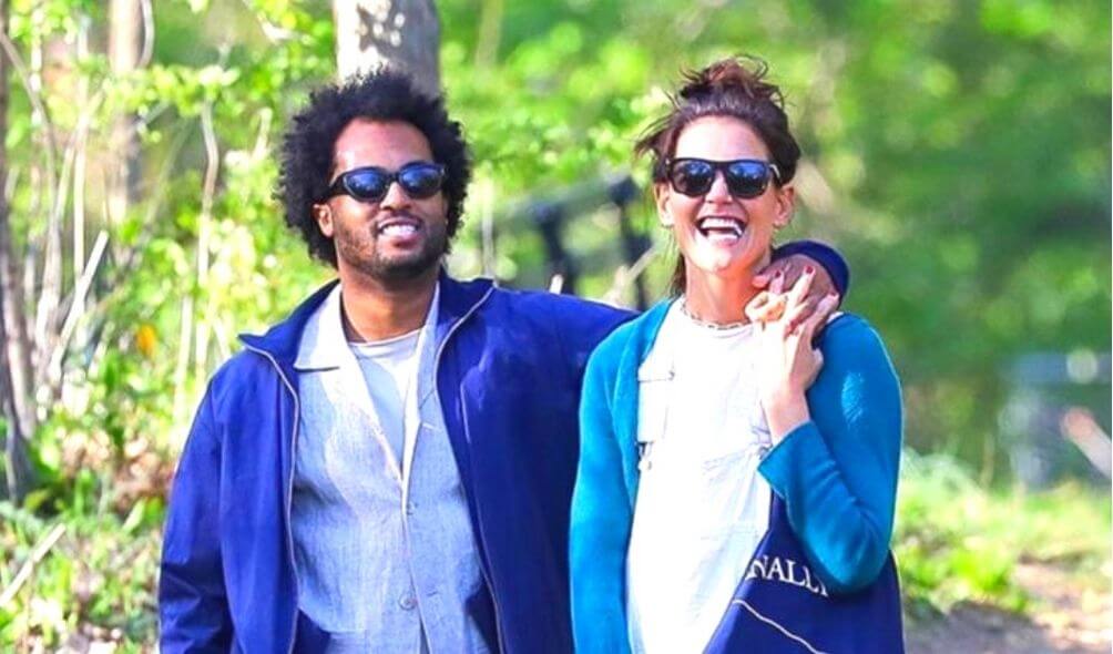 Katie Holmes And Bobby Wooten Kissing In Park