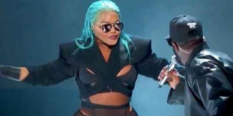 Lil’ Kim Rocks In Crop Top & Tights For 2022 BET Awards Performance!