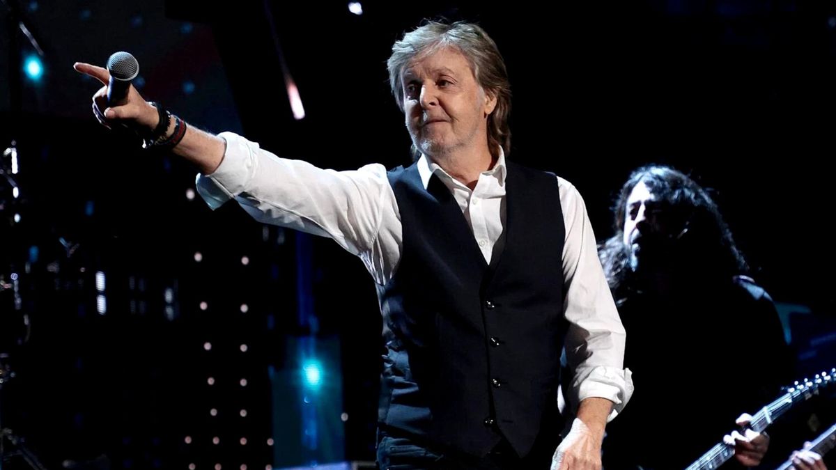 Paul McCartney Performs A Surprise Concert For Glastonbury