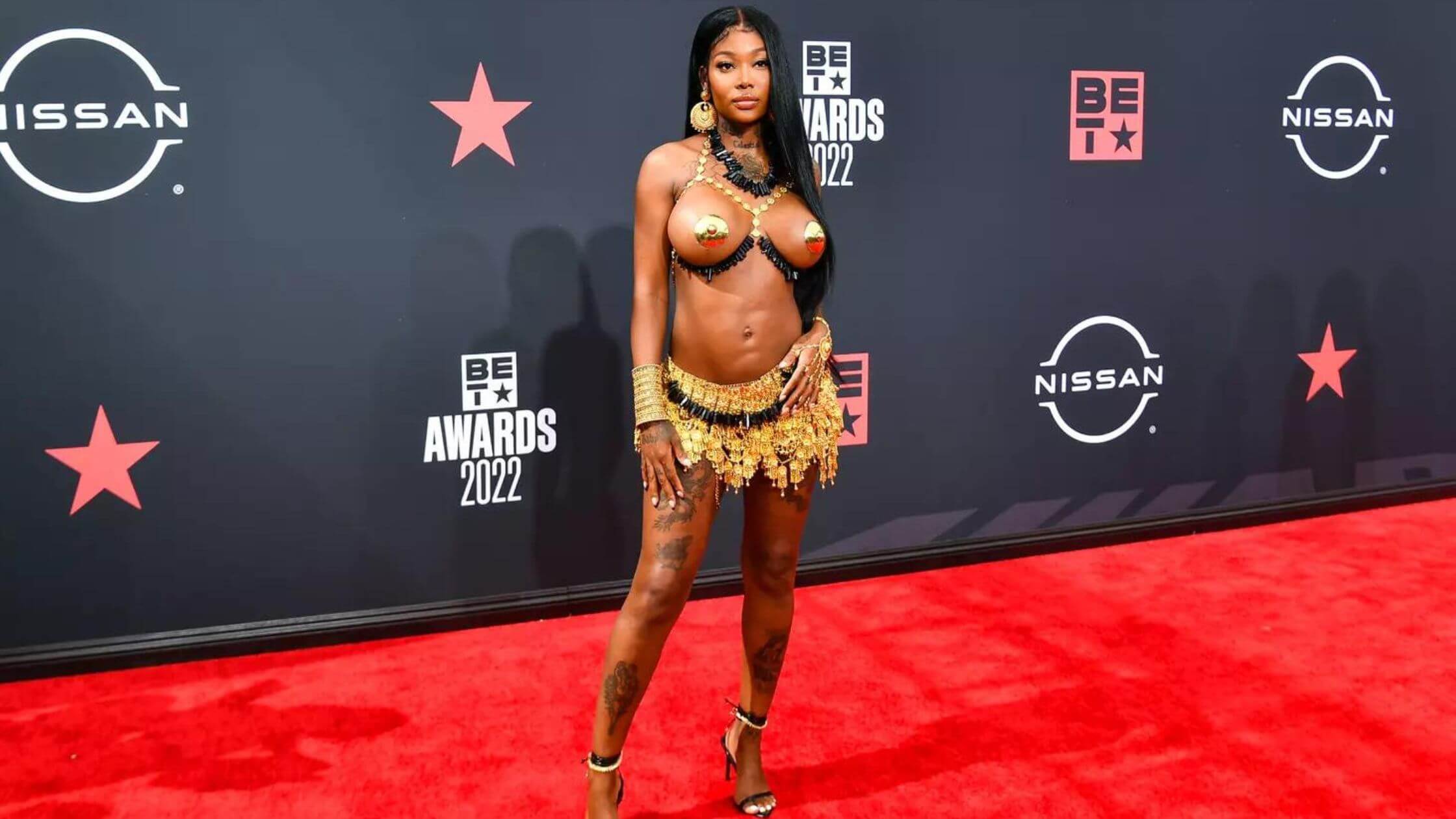 Summer Walker Arrival In BET Award! She Glows On BET Award In Topless Appearance!