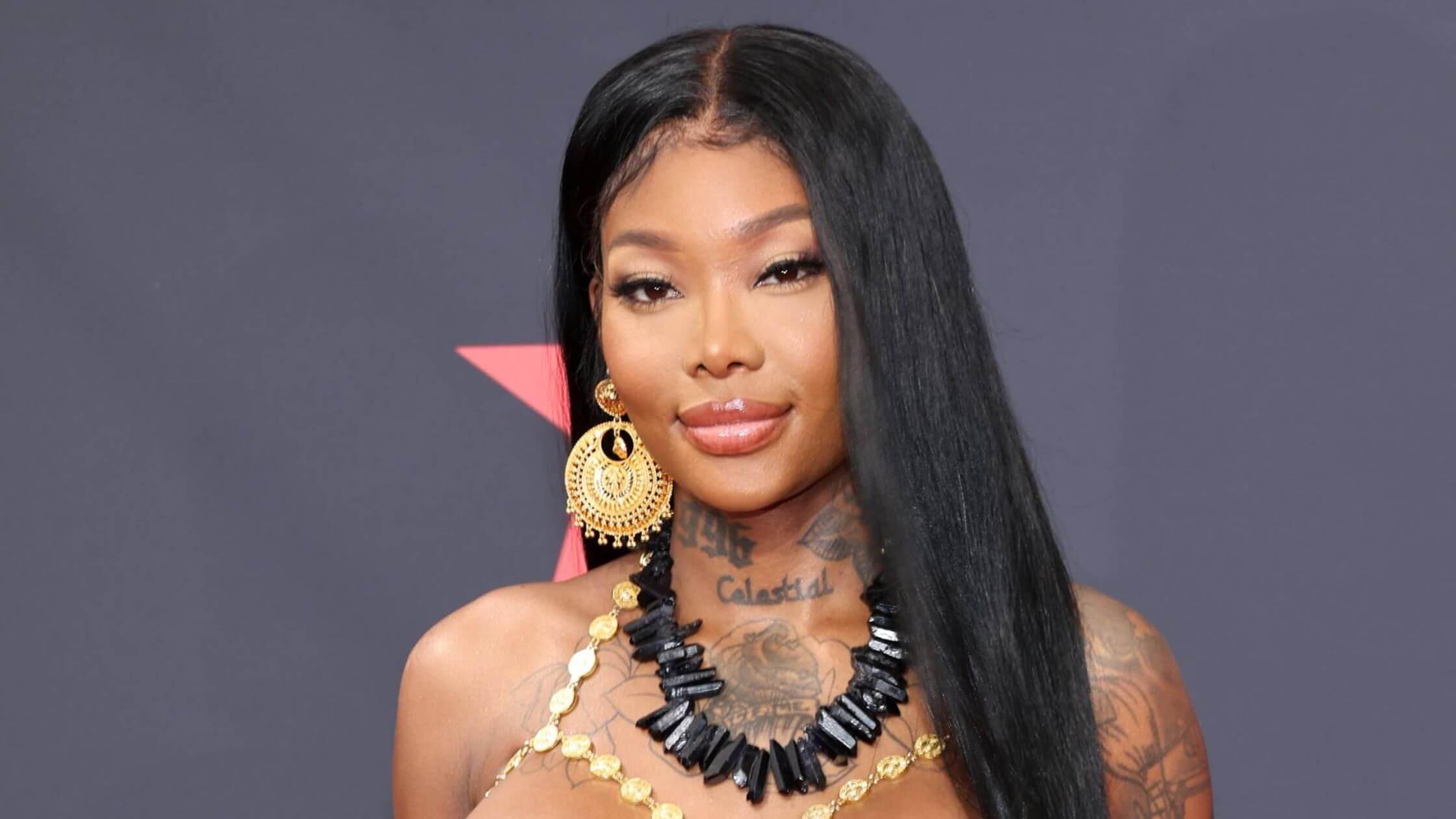 Summer Walker Arrival In BET Award! She Glows On BET Award In Topless