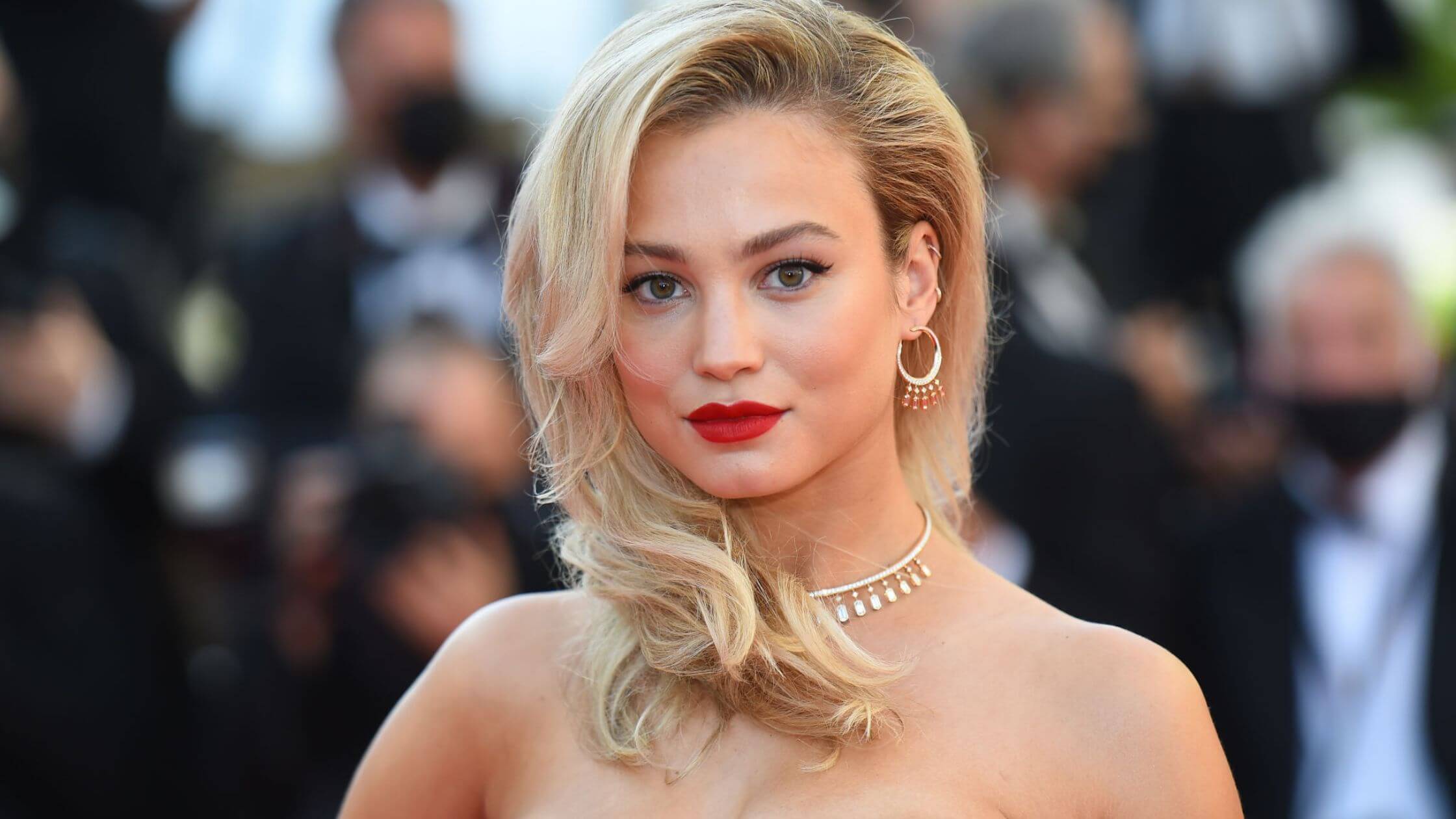 Rose Bertram Measurements, Height, Weight, Age, Net Worth, And More ...