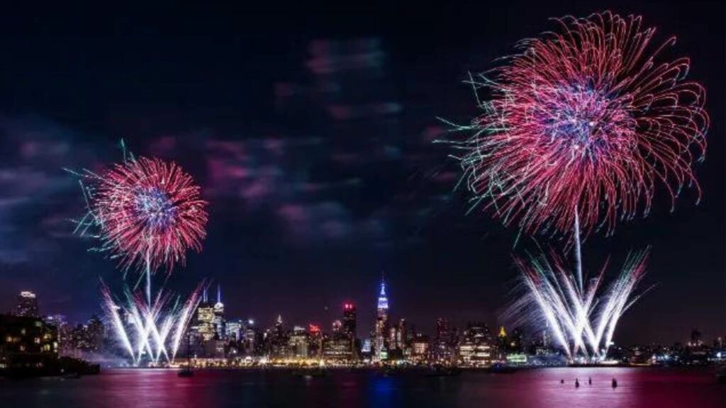 2022 Us Independence Day Fireworks Light Up Sky In Celebration Of 4th Of July!