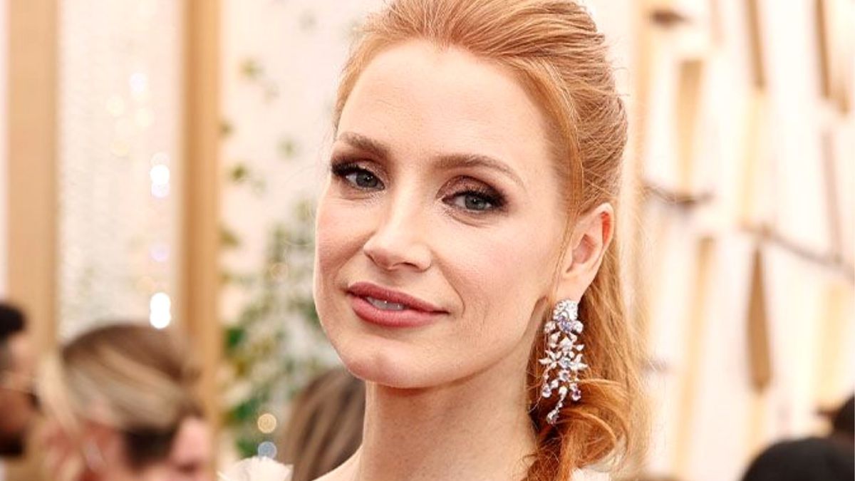 Actress Jessica Chastain Sticks Her Middle Fingers To The Camera
