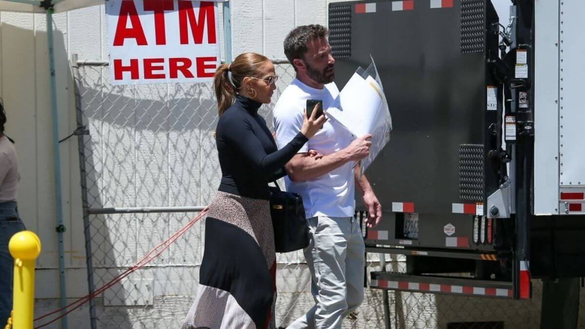 Ben Affleck & Jennifer Lopez Link Arms Heading To Melrose Trading Post