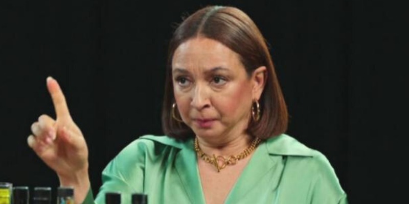Comedic Genius Maya Rudolph's 'Hot Ones' Skit From Loot Viewed Over 7M Times