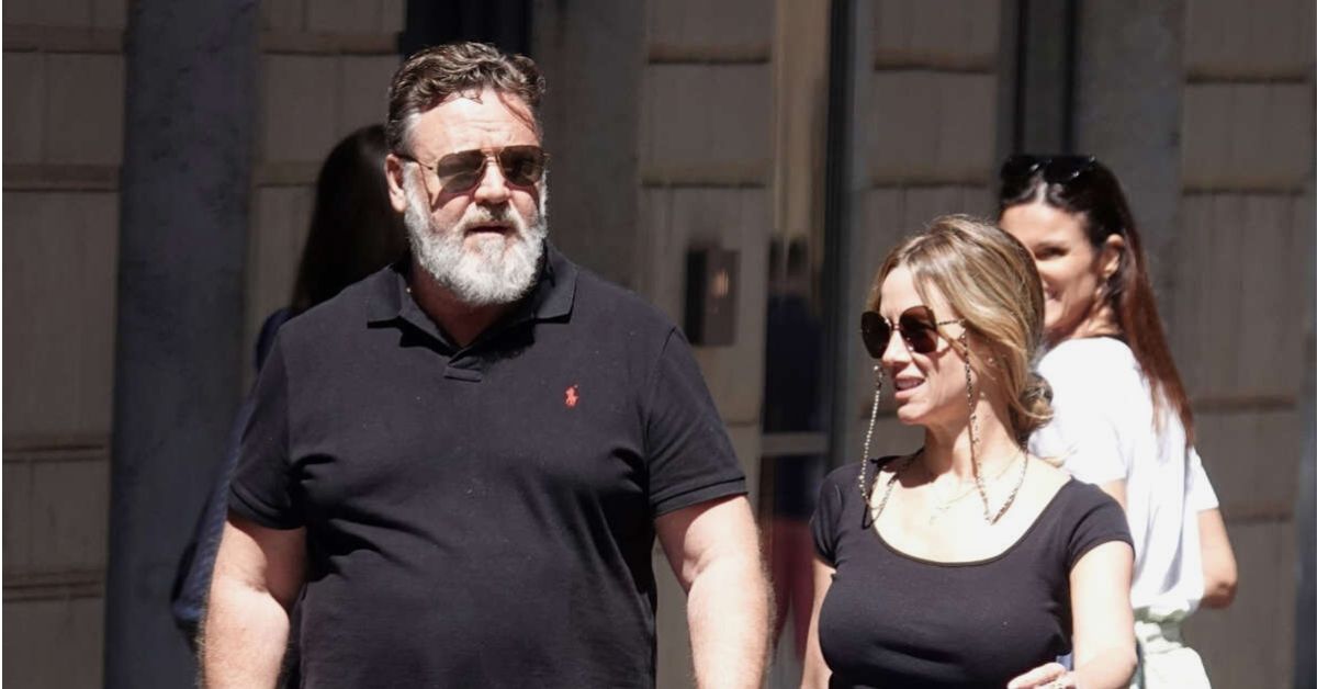 Russell Crowe And Girlfriend Britney Pay A Visit To Pope's Chapel In Rome