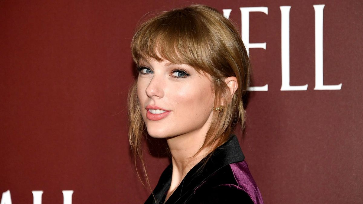 Taylor Swift Who Is She Net Worth, Family, Height, Boyfriend