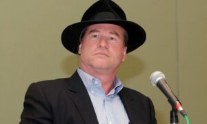 Val Kilmer Net Worth, Age, Bio, Height, Family, Wife! - Chamberlainsun