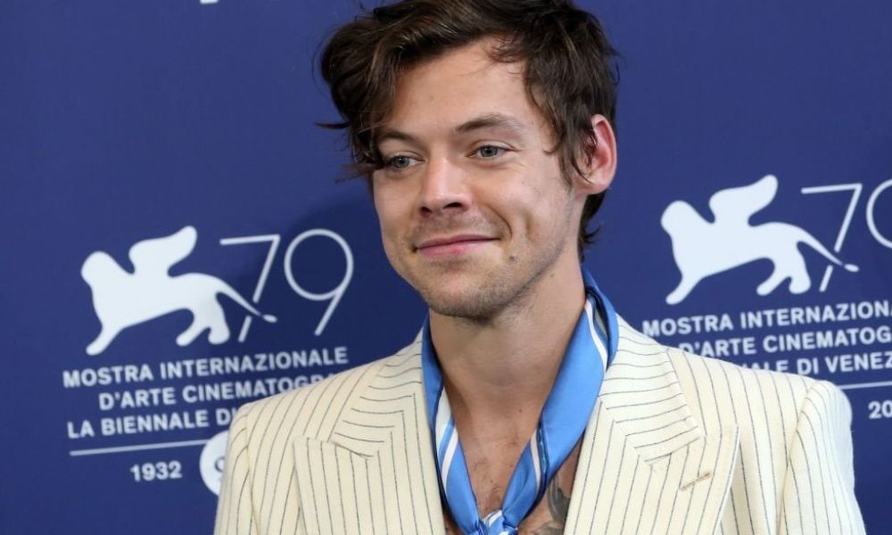 All You Need To Know About Harry Styles Net Worth, Bio