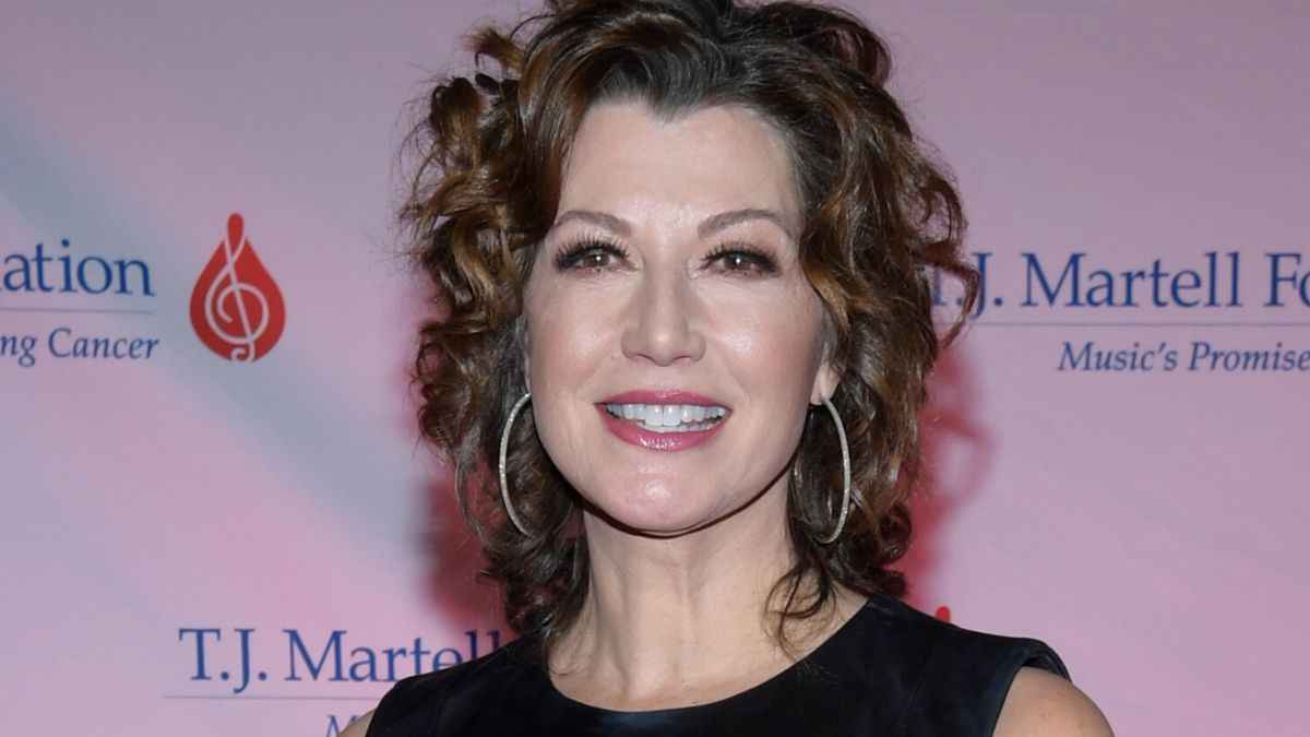 Amy Grant Net Worth, Age, Songs, Husband, Career, Bio, Kids & More