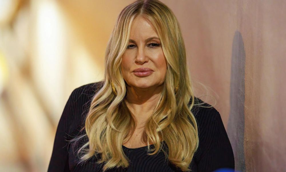 Jennifer Coolidge Sources Of Income